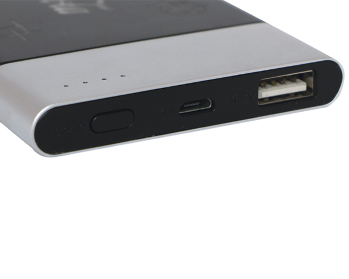 Batería Portátil con Luz Cap. 4000 mah Potenz A2493 Negro (Plástico abs / aluminio)